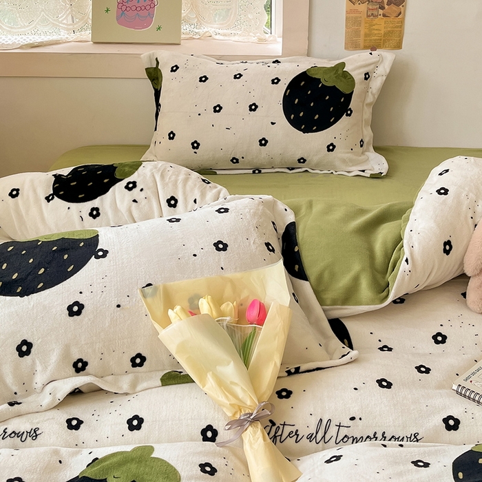 91家纺网 家纺一手货源 找家纺 丝羽坊 2023新款加厚小清新牛奶绒印花四件套单被套 草莓物语