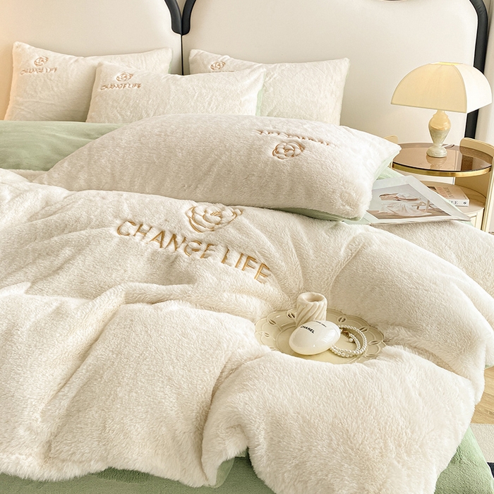 91家纺网 家纺一手货源 找家纺 澳梵 2023新款【山茶花】小香风刺绣兔兔绒牛奶绒四件 山茶花-白绿