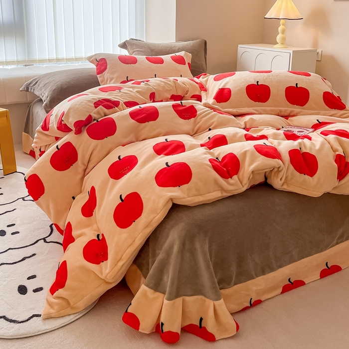 91家纺网 家纺一手货源 找家纺 呗旺鹿 2023新款高克重印花牛奶绒四件套直播 小苹果