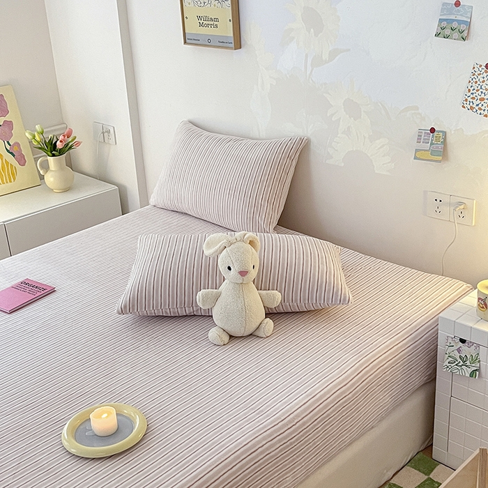 91家纺网 家纺一手货源 找家纺 三朵 2023年新款秋冬牛奶绒床笠 洛卡豆沙