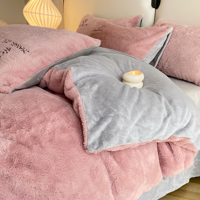 91家纺网 家纺一手货源 找家纺 澳梵 2023新款【山茶花】小香风刺绣兔兔绒牛奶绒四件 山茶花-豆沙红