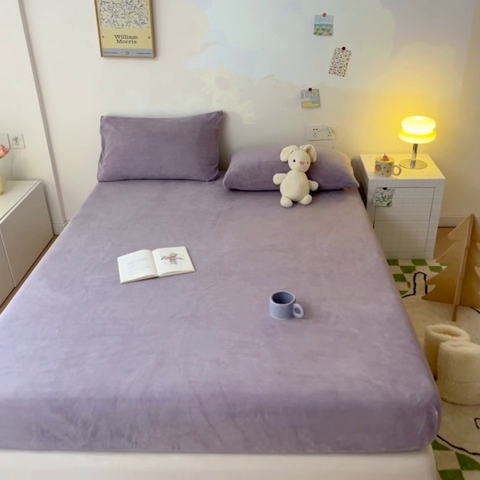 91家纺网 家纺一手货源 找家纺 三朵 2023年新款秋冬牛奶绒床笠 熏衣草