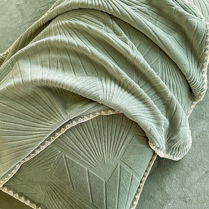 91家纺网 家纺一手货源 找家纺 澳梵 2023新款雕花牛奶绒贝壳边工艺四件套 贝拉-草绿