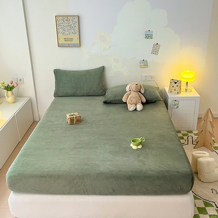 91家纺网 家纺一手货源 找家纺 三朵 2023年新款秋冬牛奶绒床笠 墨绿