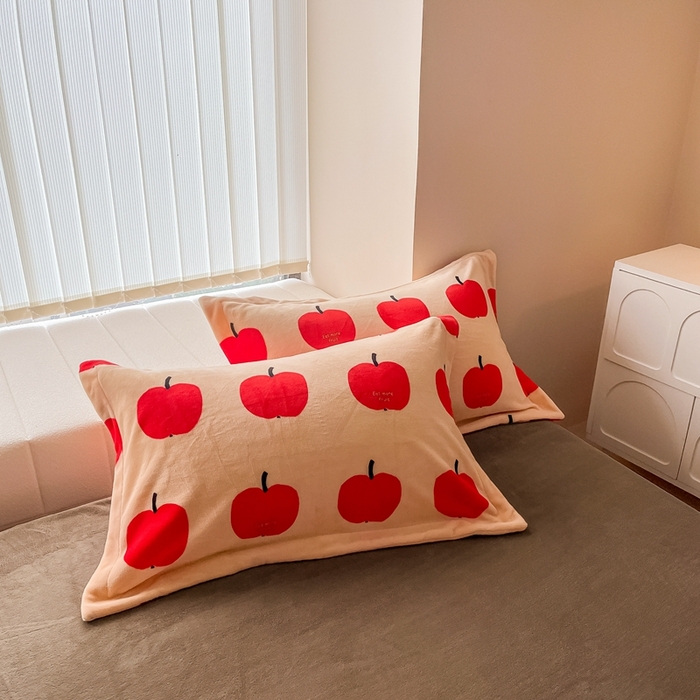 91家纺网 家纺一手货源 找家纺 呗旺鹿 2023新款高克重印花牛奶绒四件套直播 小苹果