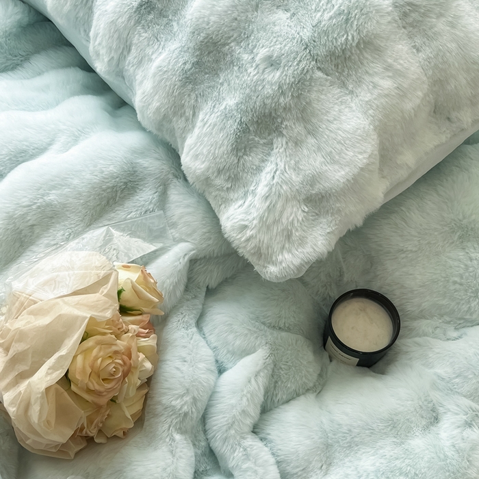 91家纺网 家纺一手货源 找家纺 慕尚 2025新款480g加厚兔毛绒兔兔绒四件套 薇妮蔚蓝