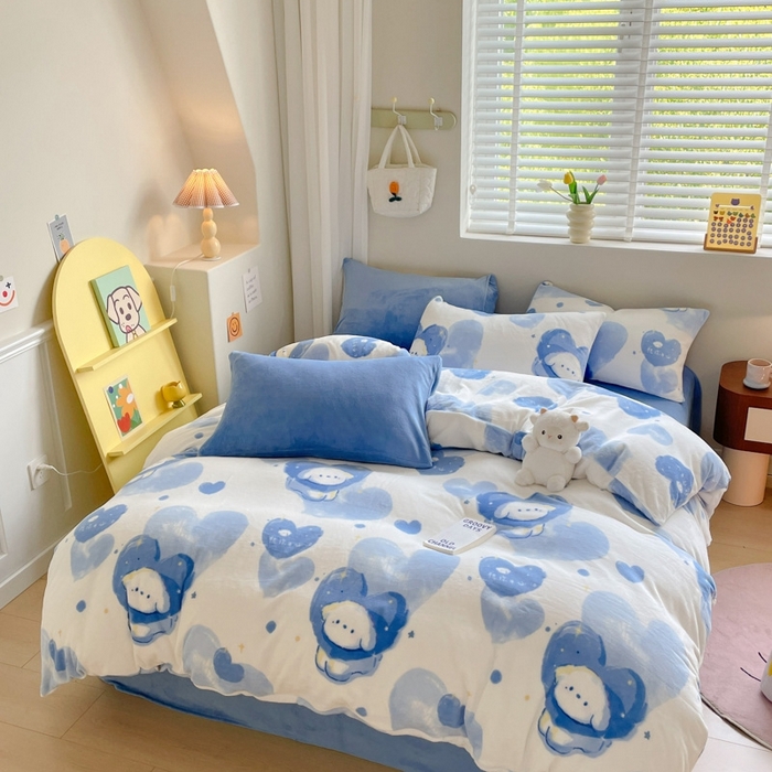 91家纺网 家纺一手货源 找家纺 三朵 2023新款牛奶绒小清新系列四件套 爱心小狗