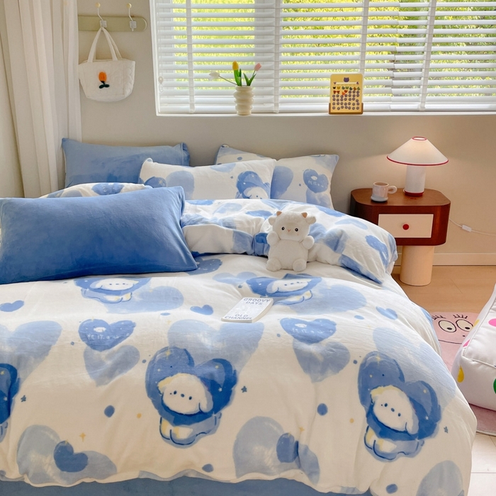 91家纺网 家纺一手货源 找家纺 三朵 2023新款牛奶绒小清新系列四件套 爱心小狗