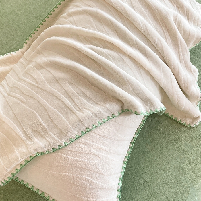 91家纺网 家纺一手货源 找家纺 澳梵 2023新款雕花牛奶绒贝壳边工艺四件套 林希-白绿