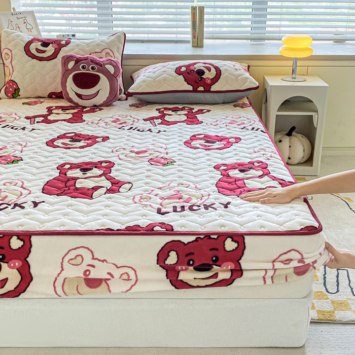 91家纺网 家纺一手货源 找家纺 卡伦家纺  2025新款A类牛奶绒大豆纤维抗菌夹棉床笠25色（总）