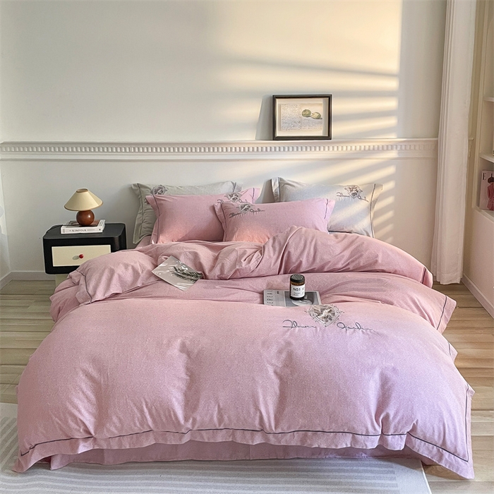 91家纺网 家纺一手货源 找家纺 艾莱家纺 2023新款A类新疆长绒棉加厚柔顺磨毛四件套 维特利-粉色