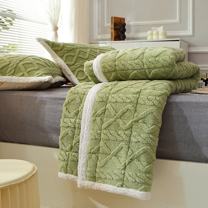 91家纺网 家纺一手货源 找家纺 牛魔王家居 2023新款塔芙绒床垫软床垫可机洗薄垫 绿色