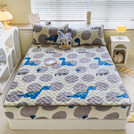 91家纺网 家纺一手货源 找家纺 卡伦家纺  2025新款A类牛奶绒大豆纤维抗菌夹棉床笠 星幻恐龙