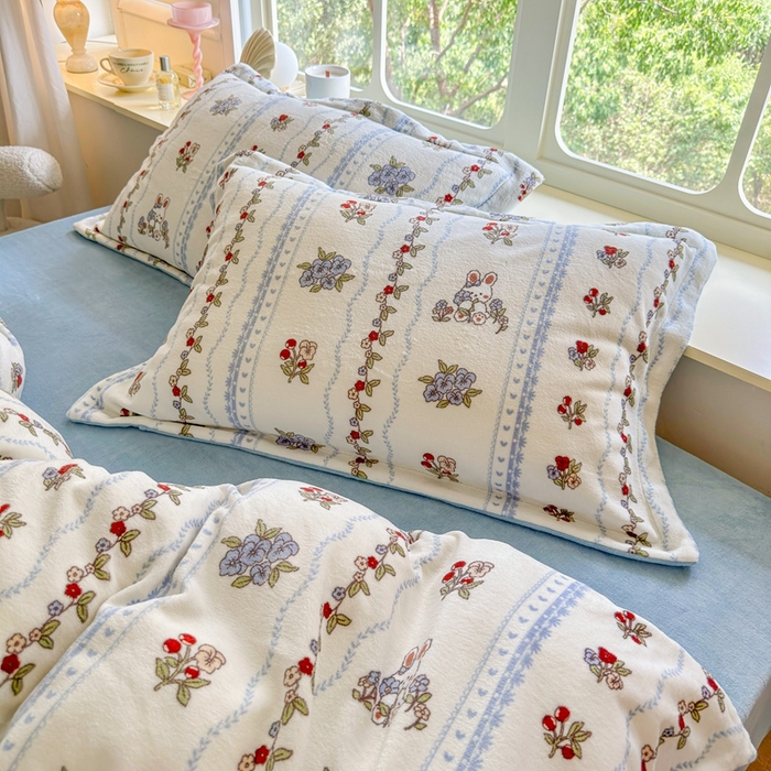 91家纺网 家纺一手货源 找家纺 呗旺鹿 2023新款高克重加厚印花牛奶绒四件套直播 花间兔