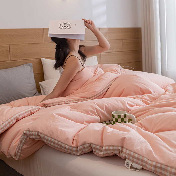 91家纺网 家纺一手货源 找家纺 子由2023子由家居无印风棋盘格立体边大豆纤维冬被 棋盘格-浅粉