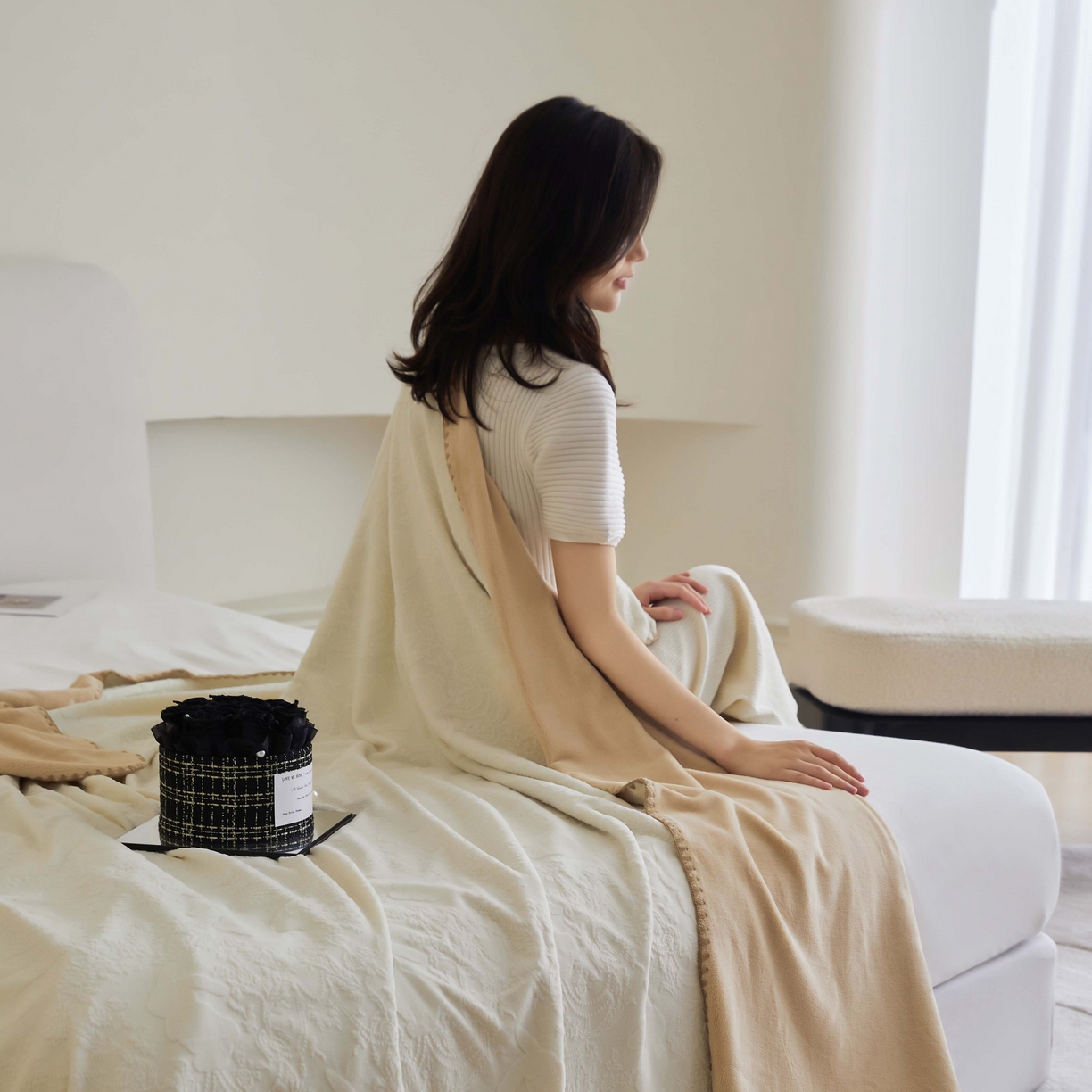 91家纺网 家纺一手货源 找家纺 铭动 2023新款雕花绒保暖毯-魅影 米色