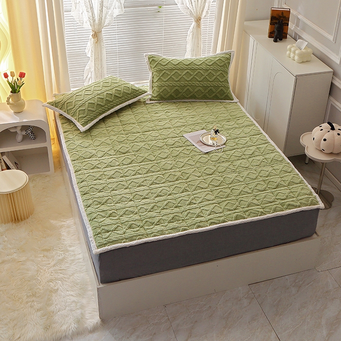 91家纺网 家纺一手货源 找家纺 牛魔王家居 2023新款塔芙绒床垫软床垫可机洗薄垫 绿色