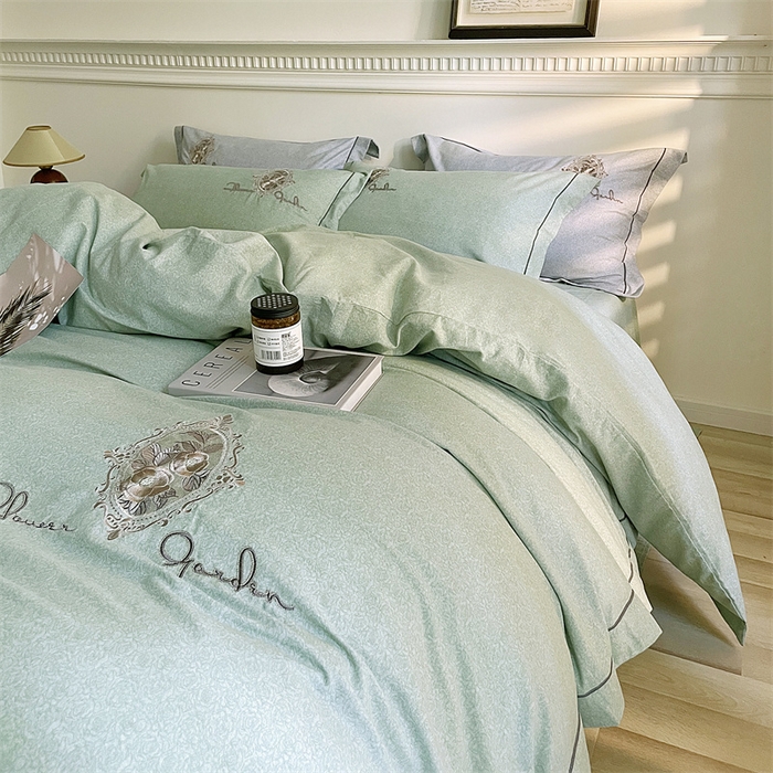 91家纺网 家纺一手货源 找家纺 艾莱家纺 2023新款A类新疆长绒棉加厚柔顺磨毛四件套 维特利-绿色