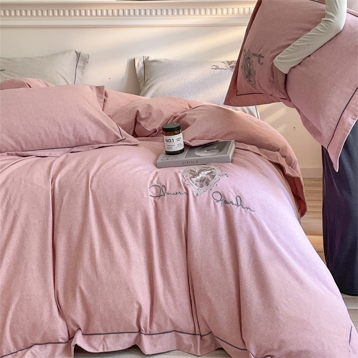 91家纺网 家纺一手货源 找家纺 艾莱家纺 2023新款A类新疆长绒棉加厚柔顺磨毛四件套 维特利-粉色