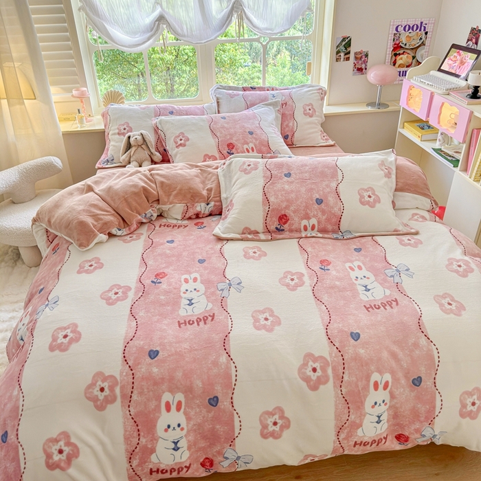 91家纺网 家纺一手货源 找家纺 呗旺鹿 2023新款高克重加厚印花牛奶绒四件套直播 兔宝宝