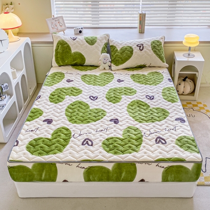 91家纺网 家纺一手货源 找家纺 （总）卡伦家纺  2025新款A类牛奶绒大豆纤维抗菌夹棉床笠