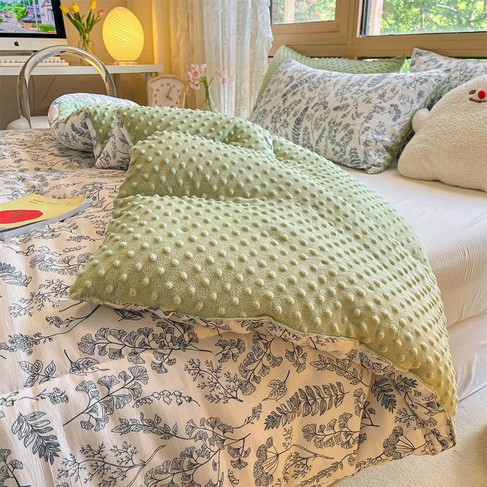 91家纺网 家纺一手货源 找家纺 雅蔓依 2025新款水洗棉麻3D豆豆绒冬被 青花瓷