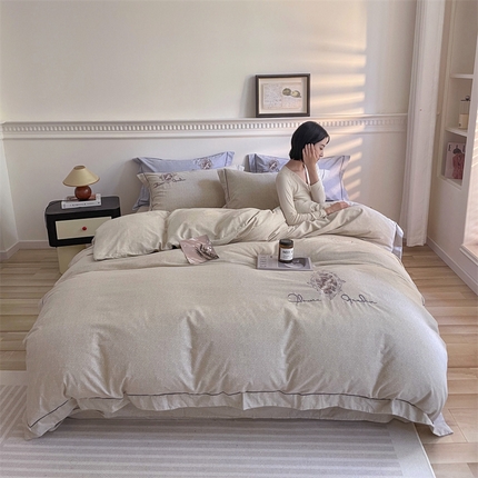 91家纺网 家纺一手货源 找家纺 艾莱家纺 2023新款A类新疆长绒棉加厚柔顺磨毛四件套 维特利-浅咖