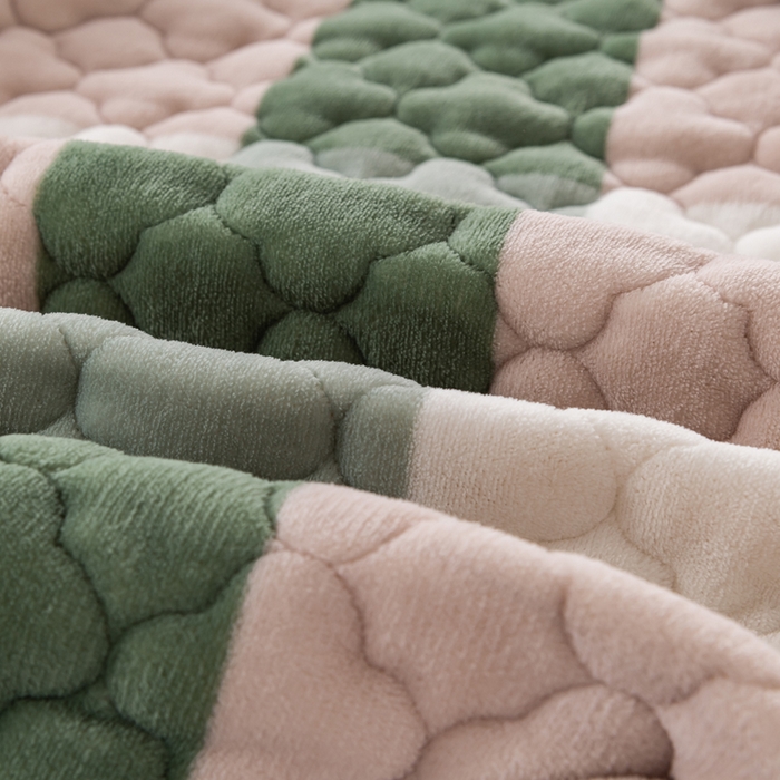 91家纺网 家纺一手货源 找家纺 卡伦家纺  2025新款A类牛奶绒大豆纤维抗菌夹棉床笠 绿大格