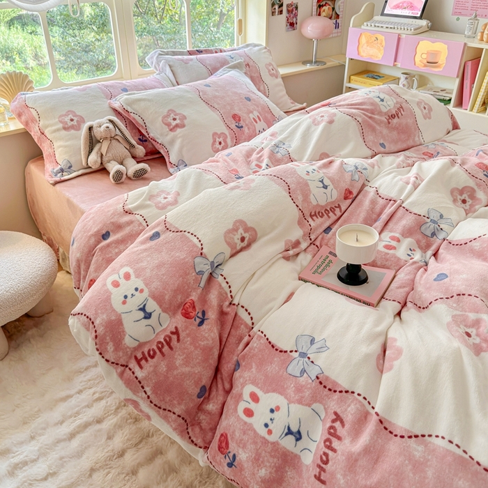 91家纺网 家纺一手货源 找家纺 呗旺鹿 2023新款高克重加厚印花牛奶绒四件套直播 兔宝宝