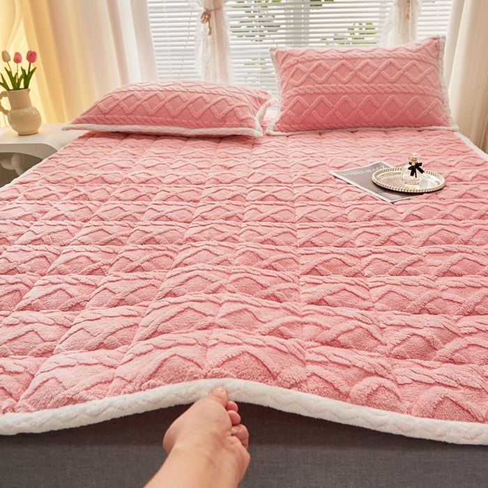 91家纺网 家纺一手货源 找家纺 牛魔王家居 2023新款塔芙绒床垫软床垫可机洗薄垫 粉玉