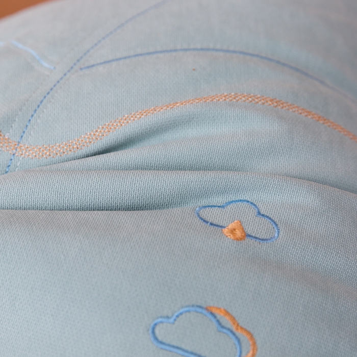 91家纺网 家纺一手货源 找家纺 拾光枕芯 2023新款优倍软云绒spa立体枕 绿色46✖71cm/只