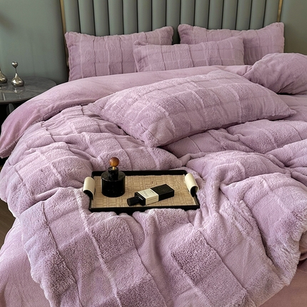 91家纺网 家纺一手货源 找家纺 铠畅家纺 2023爆款9斤獭兔毛绒兔兔绒剪花牛奶绒四件套-大格子系列 大格子豆沙紫