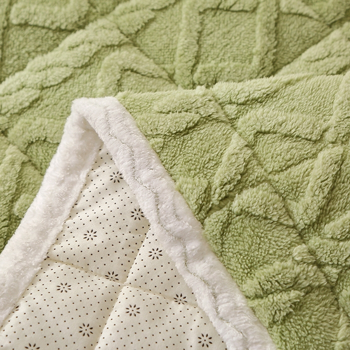 91家纺网 家纺一手货源 找家纺 牛魔王家居 2023新款塔芙绒床垫软床垫可机洗薄垫 绿色