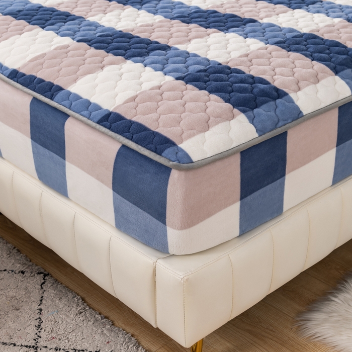 91家纺网 家纺一手货源 找家纺 卡伦家纺  2025新款A类牛奶绒大豆纤维抗菌夹棉床笠 蓝大格