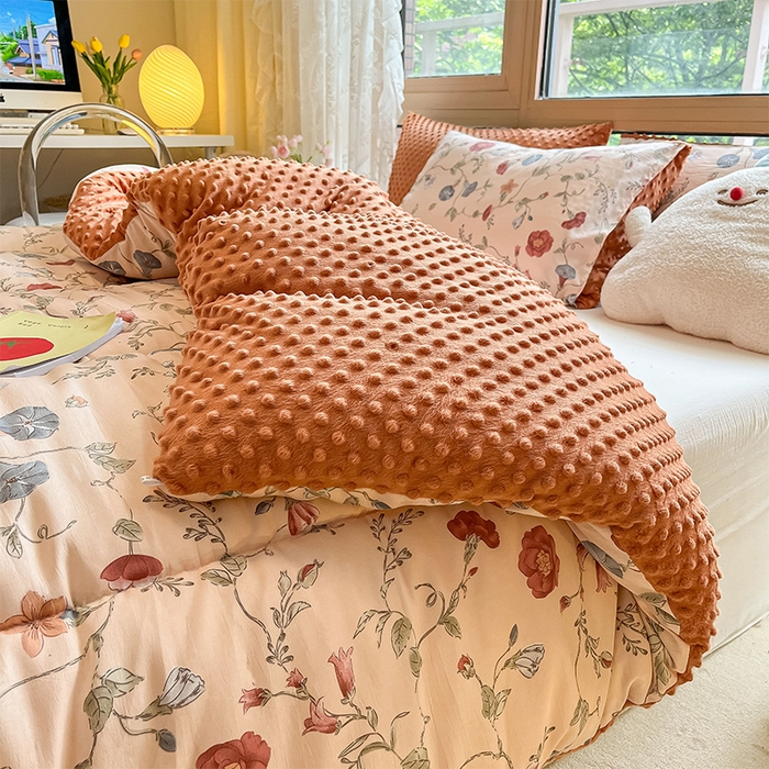 91家纺网 家纺一手货源 找家纺 雅蔓依 2025新款水洗棉麻3D豆豆绒冬被 牵牛花