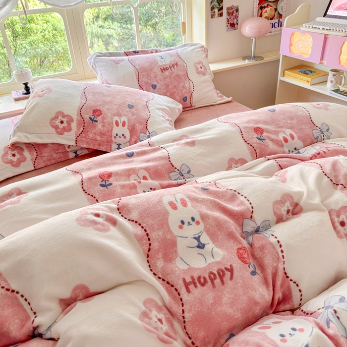 91家纺网 家纺一手货源 找家纺 呗旺鹿 2023新款高克重加厚印花牛奶绒四件套直播 兔宝宝