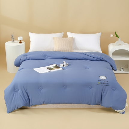 91家纺网 家纺一手货源 找家纺 芯恋家居 2025新款水洗100％新疆长绒棉棉花被 雾霾蓝