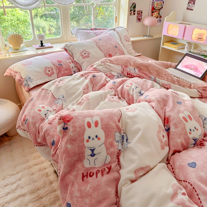 91家纺网 家纺一手货源 找家纺 呗旺鹿 2023新款高克重加厚印花牛奶绒四件套直播 兔宝宝