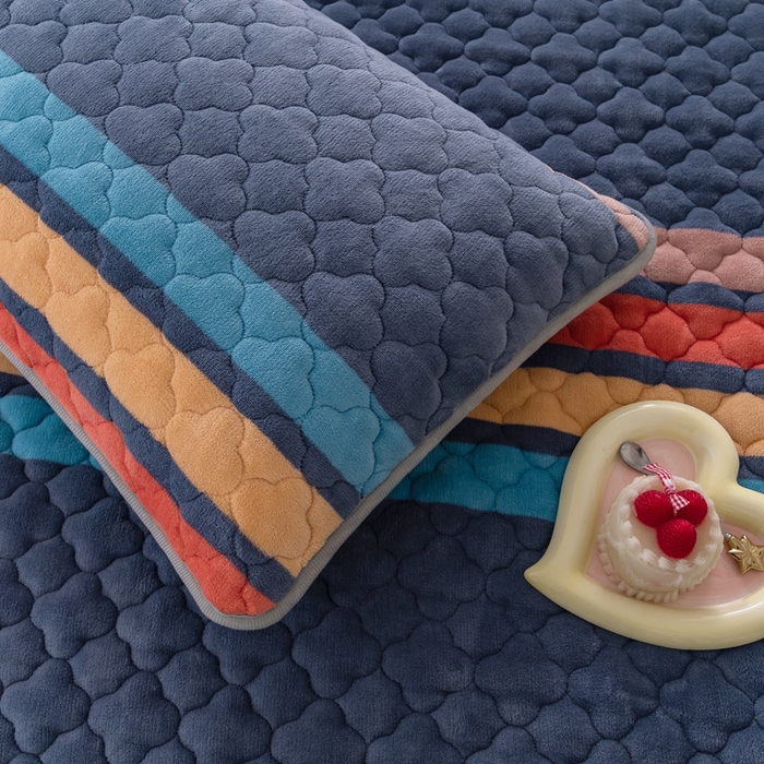 91家纺网 家纺一手货源 找家纺 卡伦家纺  2025新款A类牛奶绒大豆纤维抗菌夹棉床笠 斯诺克