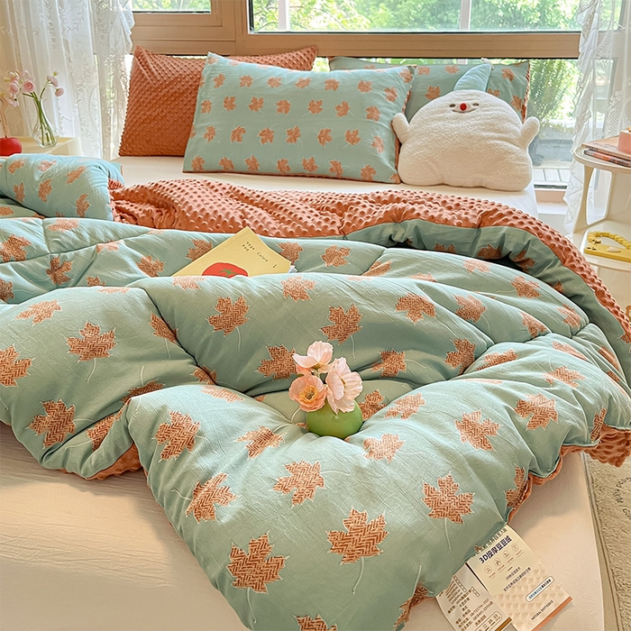 91家纺网 家纺一手货源 找家纺 雅蔓依 2025新款水洗棉麻3D豆豆绒冬被 枫叶情