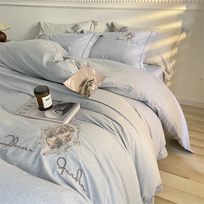 91家纺网 家纺一手货源 找家纺 艾莱家纺 2023新款A类新疆长绒棉加厚柔顺磨毛四件套 维特利-浅灰