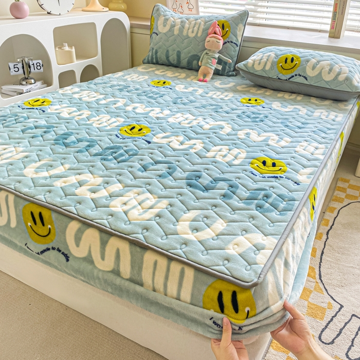 91家纺网 家纺一手货源 找家纺 卡伦家纺  2025新款A类牛奶绒大豆纤维抗菌夹棉床笠 梦想创造家