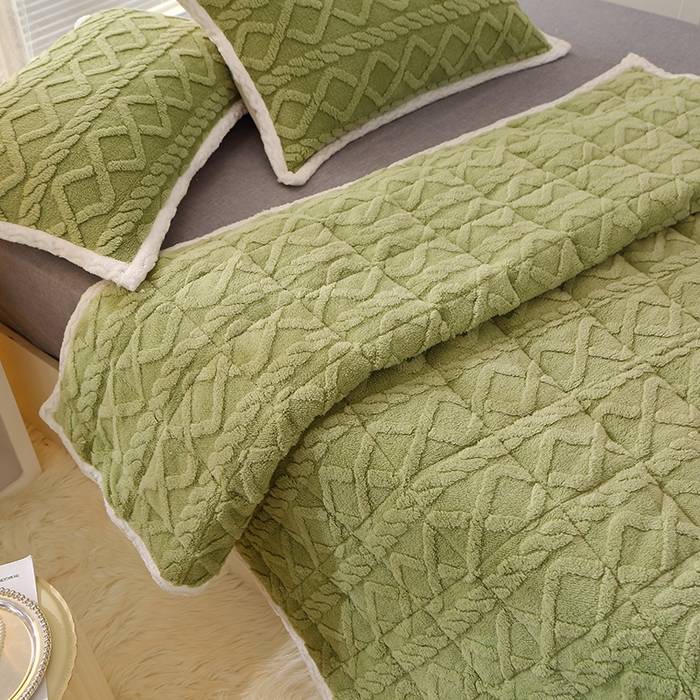 91家纺网 家纺一手货源 找家纺 牛魔王家居 2023新款塔芙绒床垫软床垫可机洗薄垫 绿色