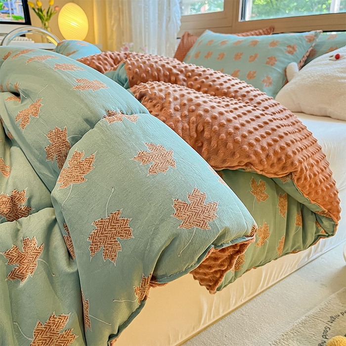 91家纺网 家纺一手货源 找家纺 雅蔓依 2025新款水洗棉麻3D豆豆绒冬被 枫叶情