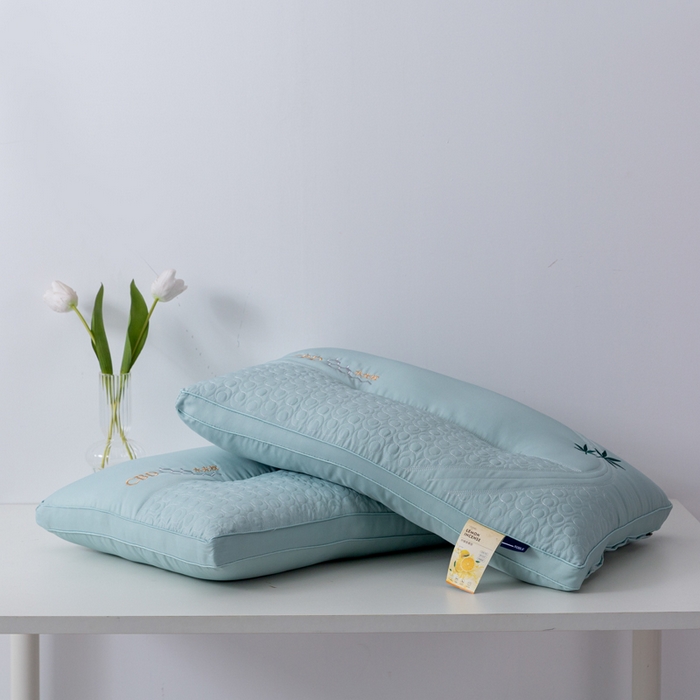 91家纺网 家纺一手货源 找家纺 拾光枕芯 2023新款CBD水光柠檬护颈枕枕头枕芯 蓝色46✖71cm/只
