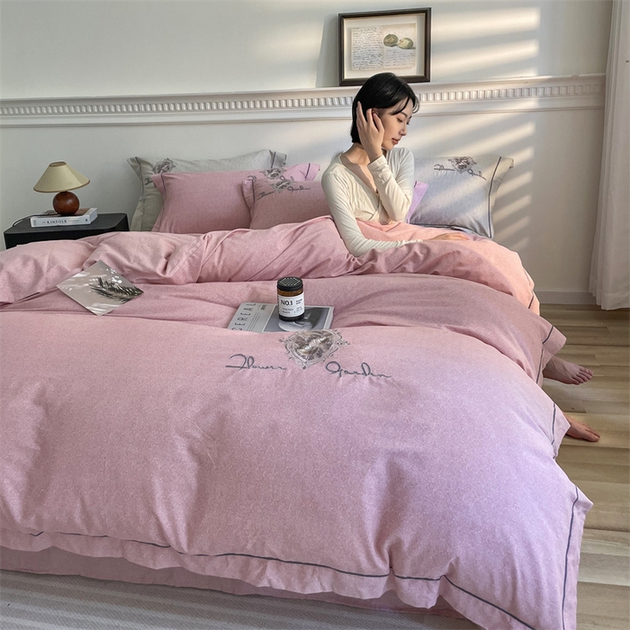 91家纺网 家纺一手货源 找家纺 艾莱家纺 2023新款A类新疆长绒棉加厚柔顺磨毛四件套 维特利-粉色