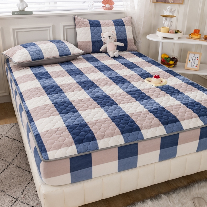 91家纺网 家纺一手货源 找家纺 卡伦家纺  2025新款A类牛奶绒大豆纤维抗菌夹棉床笠 蓝大格