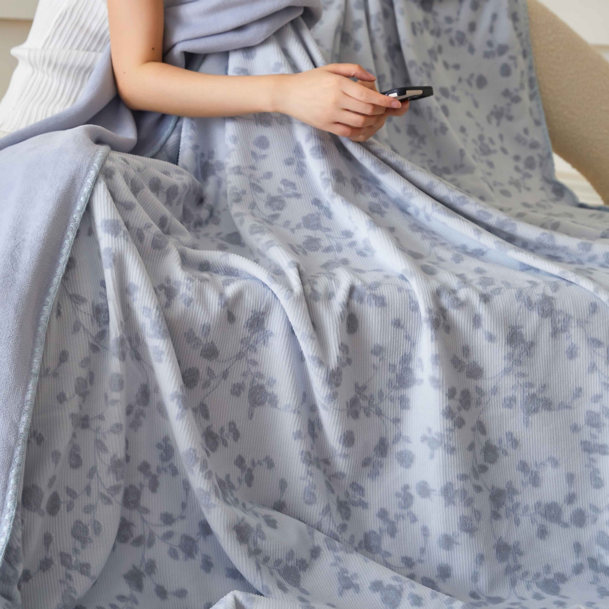 91家纺网 家纺一手货源 找家纺 铭动 2023新款雕花绒保暖毯-悠若毛毯 蓝