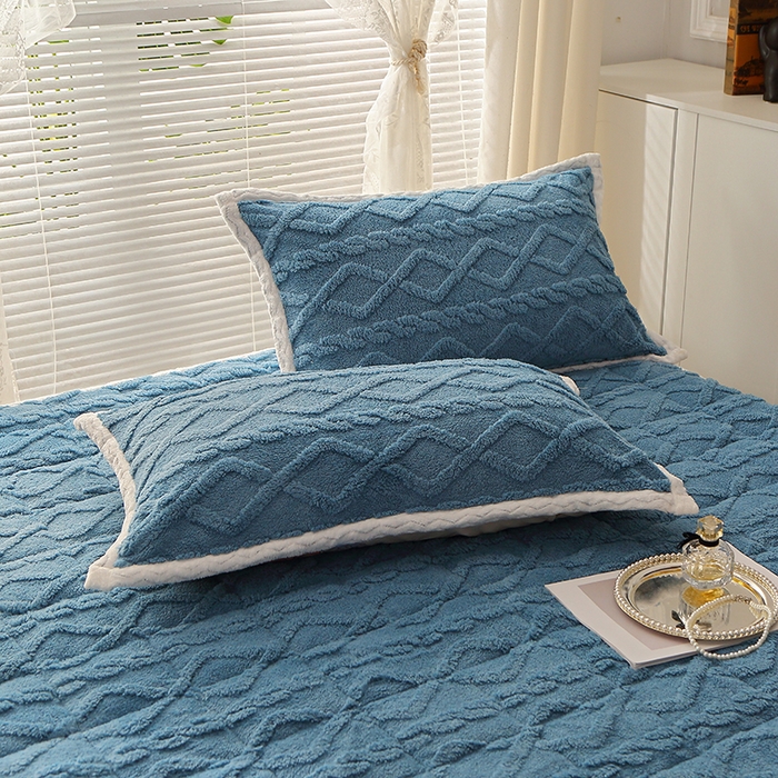 91家纺网 家纺一手货源 找家纺 牛魔王家居 2023新款塔芙绒床垫软床垫可机洗薄垫 蓝色