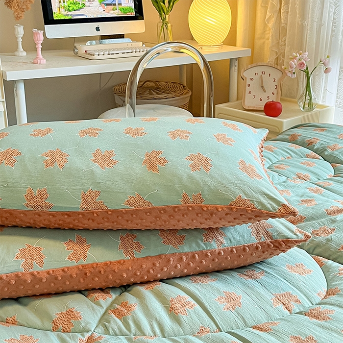 91家纺网 家纺一手货源 找家纺 雅蔓依 2025新款水洗棉麻3D豆豆绒冬被 枫叶情